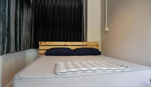 Queen Room with Shared Bathroom