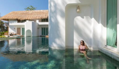 Suite with pool access