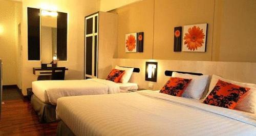 Trio Room