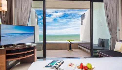 Beachfront Pool Suite