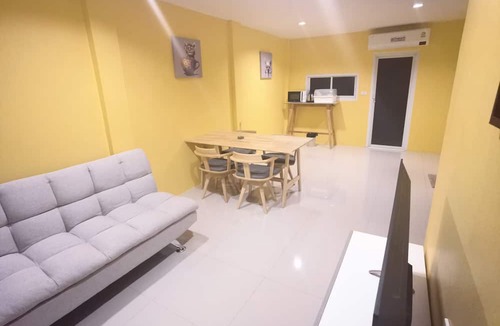 Nakhon Chai Si Hotel | YYK Homestay