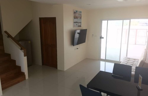 Nakhon Chai Si Hotel | YYK Homestay