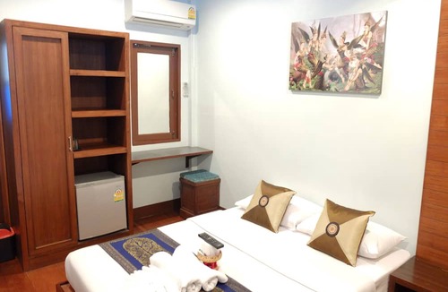 Wua Lai Hotel | Baanlek Home Stay
