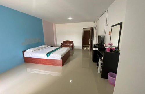 Warin Chamrap Apartment | Ruen Bua resident