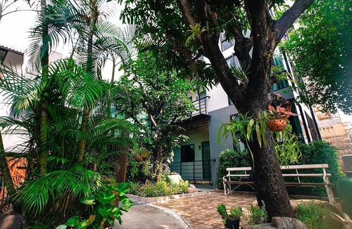 Suan Luang Hotel | Bed Garden 26