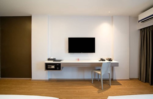 Srisa Chorakhe Noi Hotel | Crystal Srivaree Suvarnabhumi Hotel