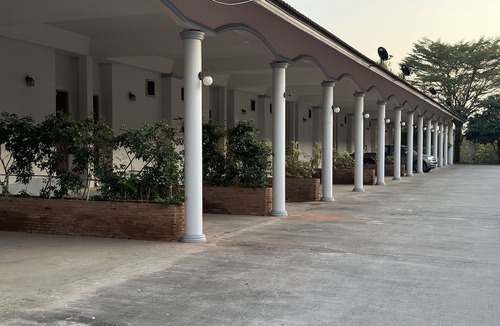 Si Prachan Hotel | Maingam Resort