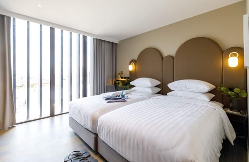 Chom Phon Hotel | Benjarong Hotel Bangkok