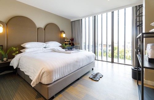 Chom Phon Hotel | Benjarong Hotel Bangkok