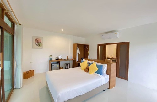 Sichon Hotel | Issara Beach Resort Beachfront Zone