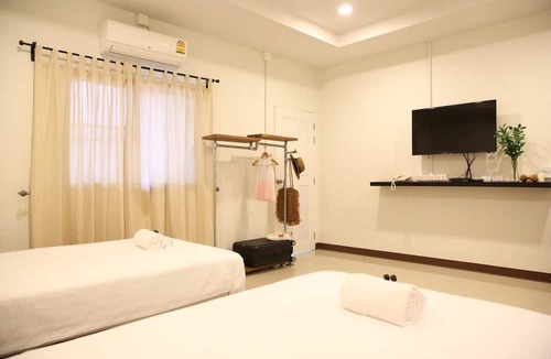 Rim Tai Hotel | First Residence