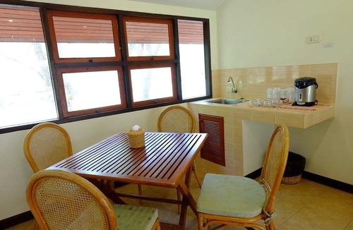 Thong Chai Hotel | Suan Bankrut Beach Resort