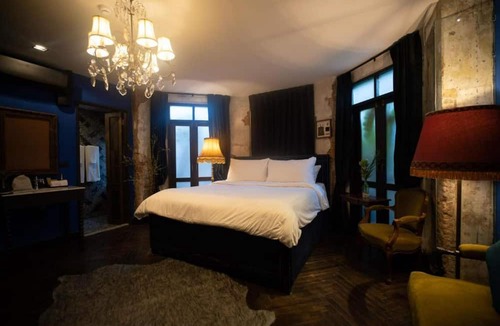 Wat Bowon Niwet Hotel | Baan Tuk Din Hotel