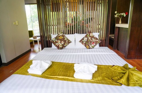 Khanong Phra Hotel | Villa Paradis Hotel