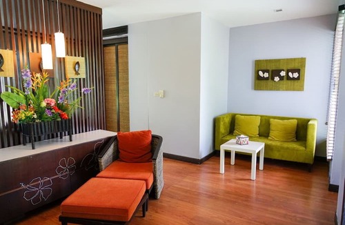 Khanong Phra Hotel | Villa Paradis Hotel