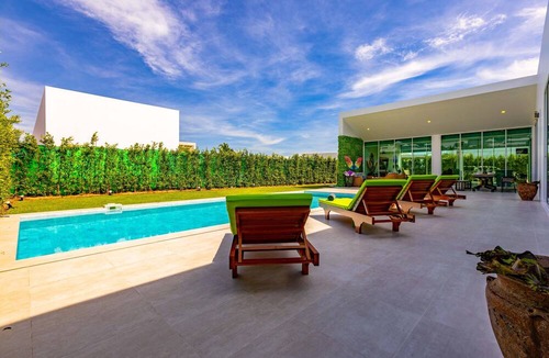 Khao Tao Villa | Modern Tropical 4 Bedroom Pool Villa KH-B5