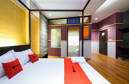 Bang Kra So Hotel | RedDoorz Plus Ruen Rattana Resort