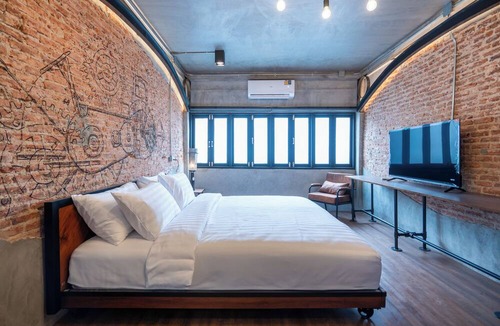 San Chao Pho Suea Hostel | House of Machine Boutique Hotel