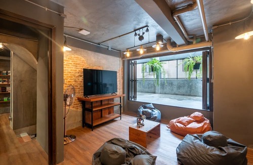 San Chao Pho Suea Hostel | House of Machine Boutique Hotel