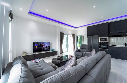 Khao Tao Villa | Modern Pool Villa with 5 Bedrooms - EDO
