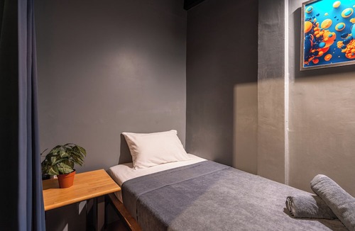 Talat Yai Hostel | Black Panther Hostel