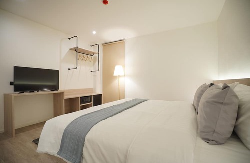 Bang Chak Hotel | E11 Hotel - BTS Punnawithi