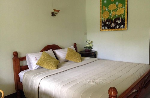 Bophut Hills Hotel | Baan Sala Lung Dam Hotel