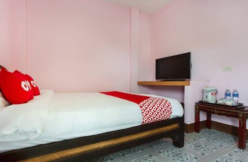 San Kamphaeng Hotel | OYO 749 Baan Suan Resort
