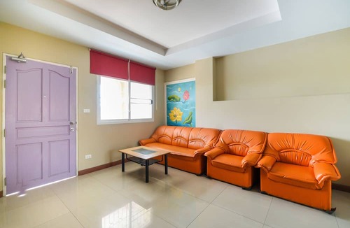 Nakhon Chai Si Hotel | OYO 762 Chompoo