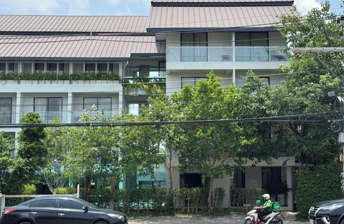 Wua Lai Hotel | POR Daowadung