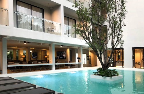 Wua Lai Hotel | POR Daowadung