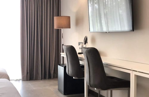 Wua Lai Hotel | POR Daowadung