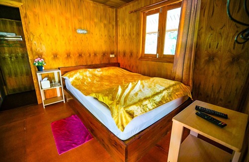 Lan Saka Hotel | Talaungjit Resort & Garden
