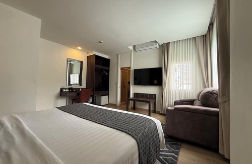 Ploenchit Hotel | The Legacy Hotel Nana Sukhumvit, Aspira Collection