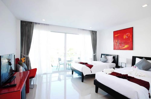 Rawai Hotel | One World One Home Naiharn Hotel