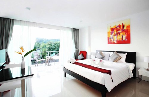 Rawai Hotel | One World One Home Naiharn Hotel