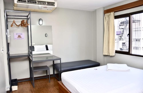 Chana Songkhram Hostel | Mad Monkey Bangkok Hostel - Adults Only