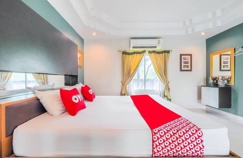 Suphan Buri Hotel | OYO 926 Sydney Resort