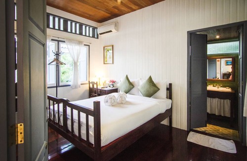 Wat Bowon Niwet Hotel | Baan Noppawong