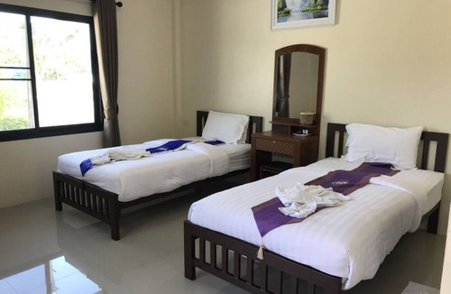 Don Sak Hotel | Donsak Ville
