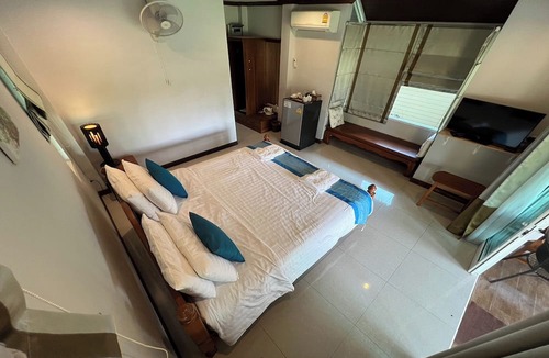 Bang Khonthi Hotel | Baan Nam Pen Resort