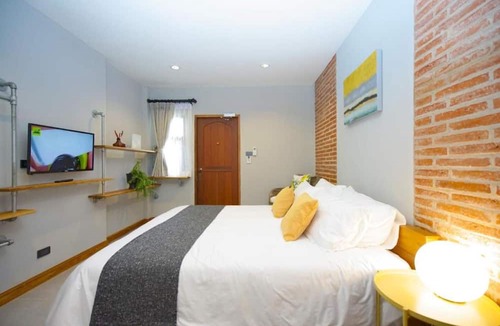 Chang Phueak Hotel | Yellow Pillow Village