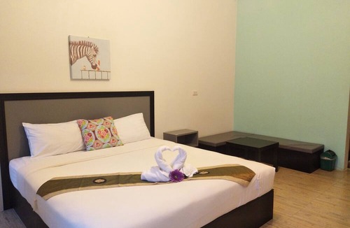 Phanat Nikhom Hotel | RoomQuest Chonburi Phanat Nikhom