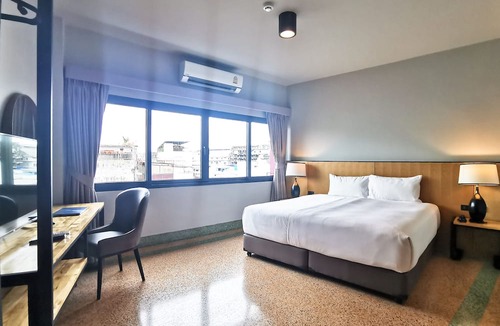 Pom Prap Hotel | W22 by Burasari