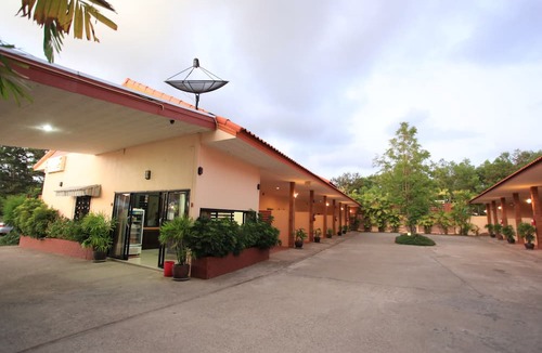 Chumphon Hotel | Room Place