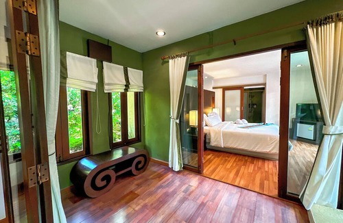 Pak Nam Pran Hotel | Chaan Mai Hom