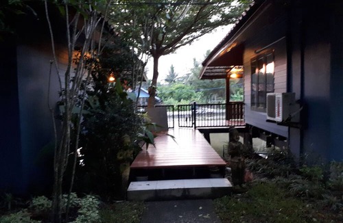 Amphawa Hotel | Baansuankamnun Montree
