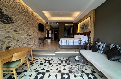 Sam Roi Yot Hotel | La Isla Pranburi Beach Resort
