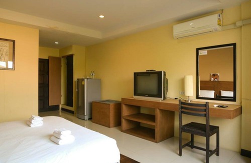 Nikhom Phatthana Hotel | The Square Rayong