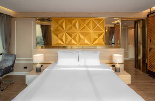 Ramkhamhaeng Hotel | Alexander Hotel